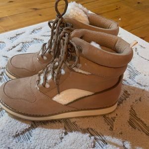 Gorgeous Old Navy Suede & Sherpa Hiking Boots